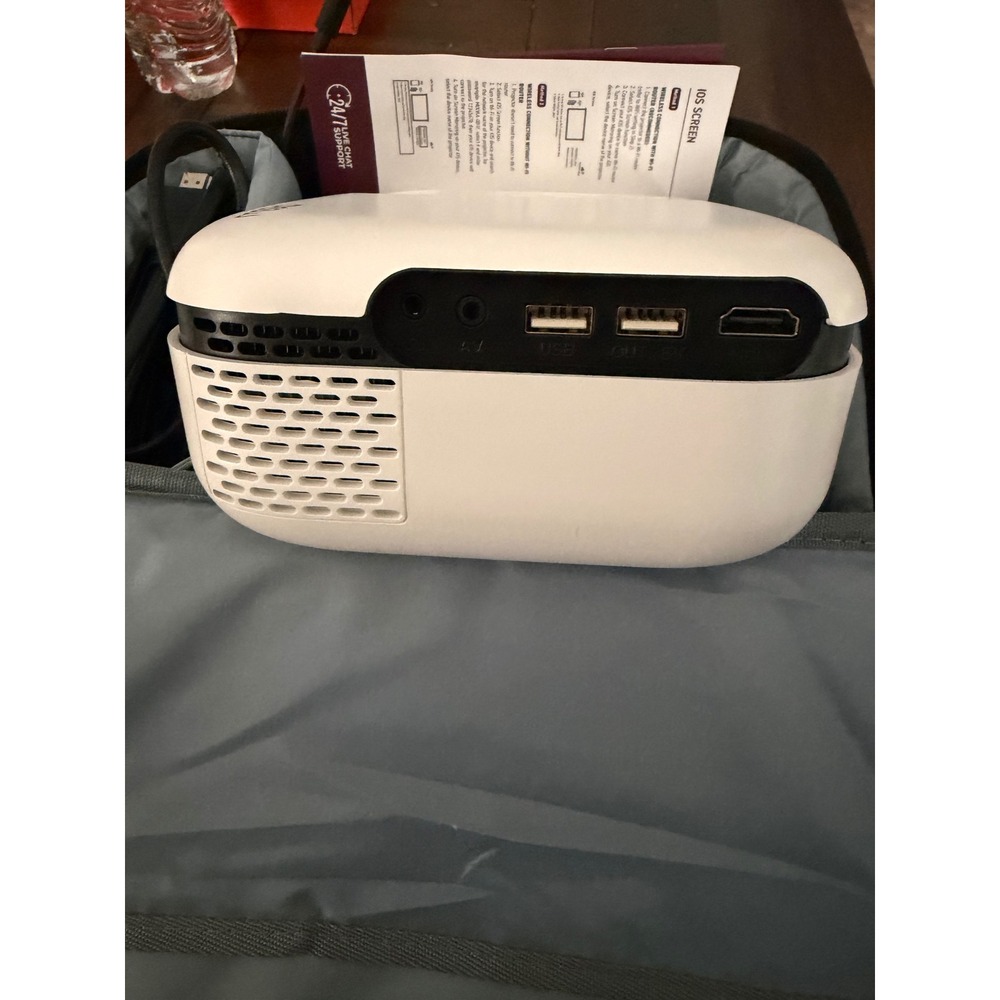 Mooka‎ RD-823 Mini LCD Video Projector White Portable Home Theater with Case - Picture 5 of 8